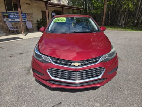Used 2018 Chevrolet Cruze LT w/ Convenience Package FWD image 9