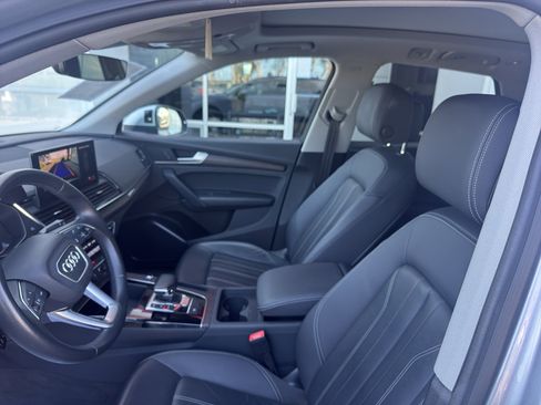 Used 2023 Audi Q5 2.0T Premium w/ Convenience Package image 4