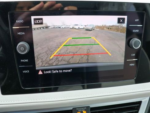 Certified 2025 Volkswagen Taos SE image 24