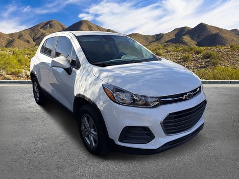 Used 2022 Chevrolet Trax LS AWD/4WD image 4
