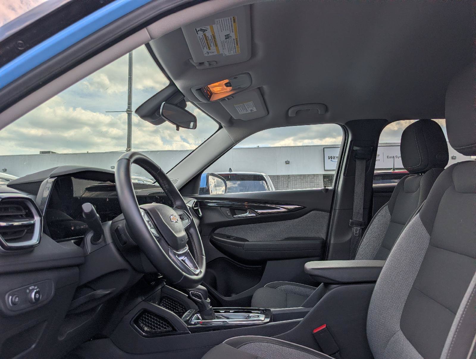Used 2024 Chevrolet TrailBlazer LT w/ LT Cold Weather Package AWD/4WD image 9
