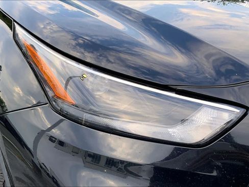 Used 2022 Toyota Highlander XLE AWD/4WD image 26
