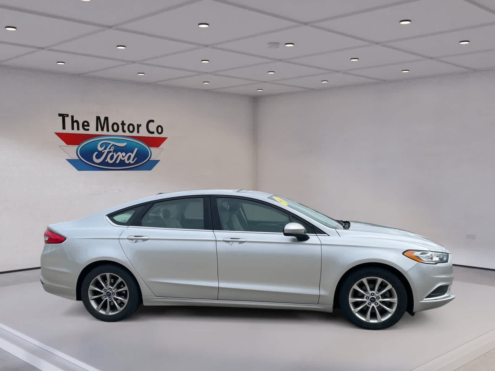 Used 2017 Ford Fusion SE FWD image 4