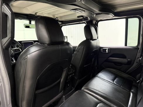 Used 2022 Jeep Wrangler Unlimited Sahara AWD/4WD image 5