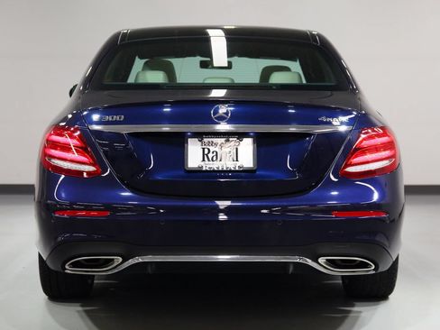 Certified 2019 Mercedes-Benz E 300 4MATIC image 2