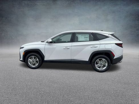 Used 2025 Hyundai Tucson SE image 13