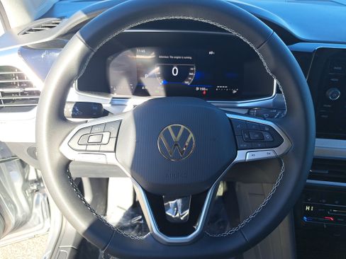New 2026 Volkswagen Taos SE image 12