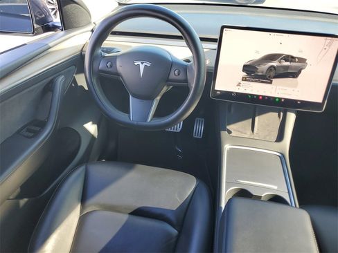 Used 2023 Tesla Model Y Performance image 11