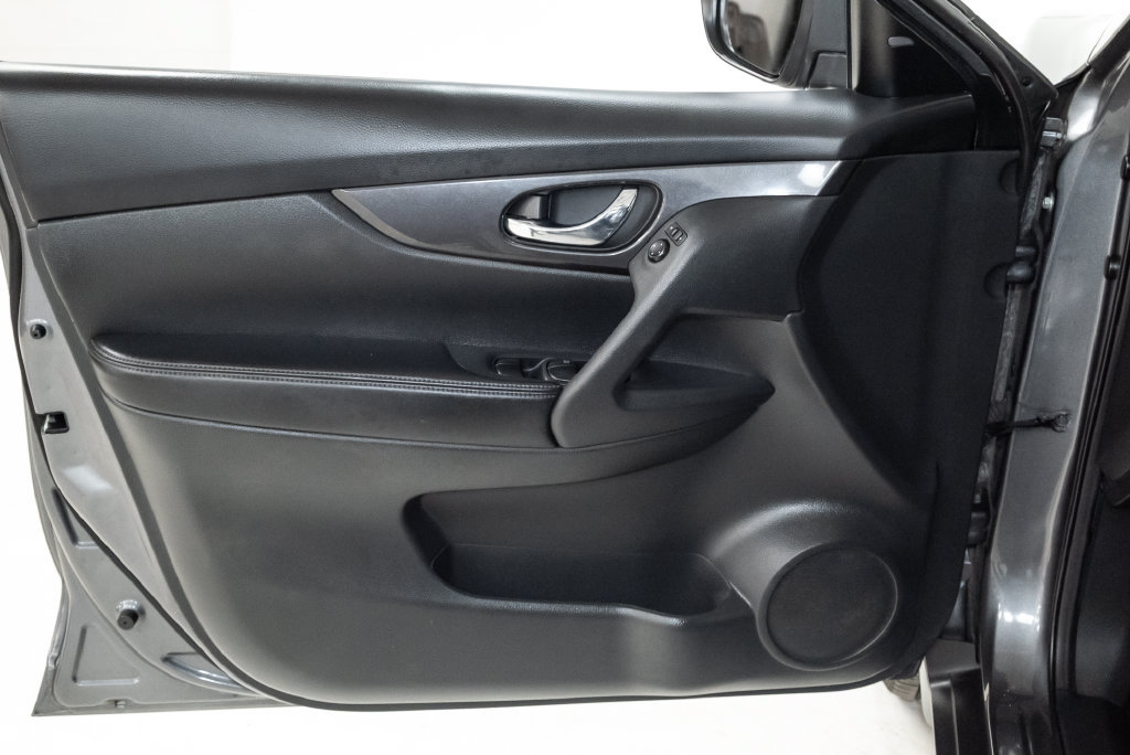 Used 2020 Nissan Rogue S w/ Special Edition Package FWD image 9