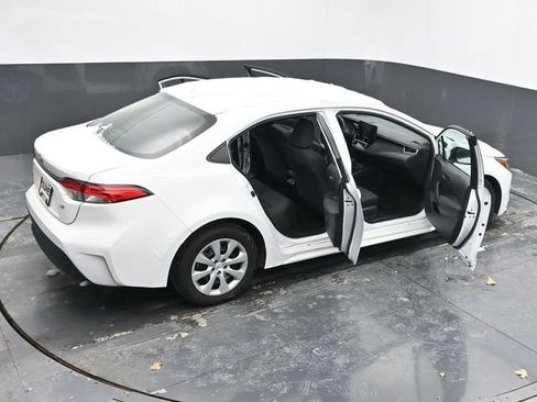 Used 2025 Toyota Corolla LE image 63