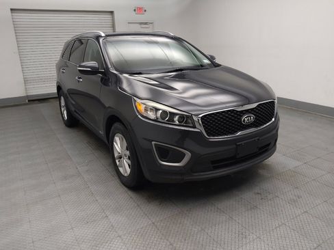 Used 2017 Kia Sorento LX w/ LX Convenience Package image 13