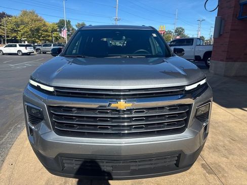 Certified 2025 Chevrolet Traverse LT image 3