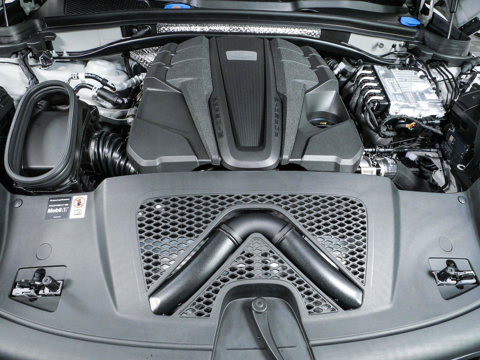 New 2026 Porsche Macan GTS AWD/4WD image 37