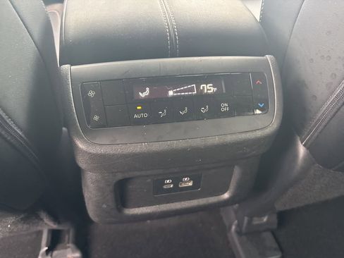 Used 2023 Nissan Pathfinder SL AWD/4WD image 25