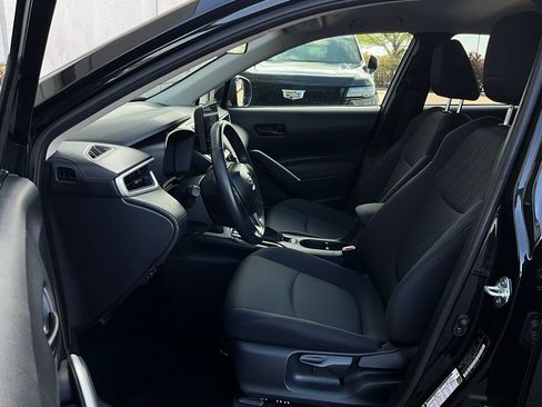 Used 2025 Toyota Corolla Cross LE image 10