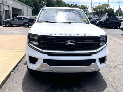 Used 2025 Ford Expedition Platinum AWD/4WD image 5