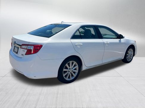 Used 2014 Toyota Camry XLE w/ Leather Package FWD image 6