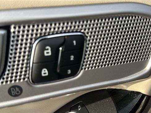 Certified 2023 Ford Explorer Platinum w/ Class IV Trailer Tow Package image 10