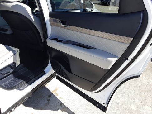 Used 2022 Hyundai Palisade Calligraphy image 14