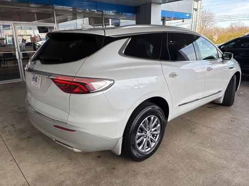 Used 2022 Buick Enclave Essence image 5