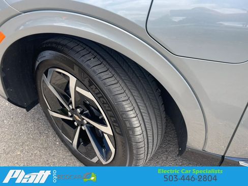 Used 2025 Chevrolet Equinox EV LT FWD image 18