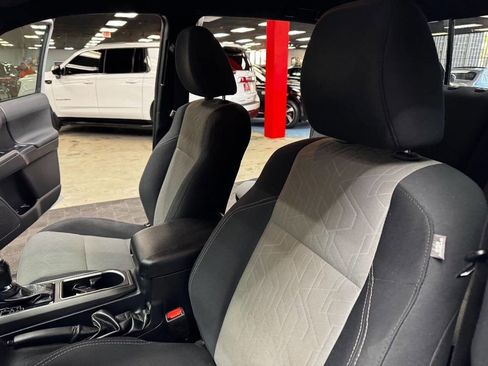 Used 2020 Toyota Tacoma TRD Sport w/ Technology Package RWD image 35