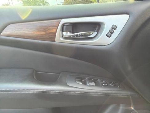 Used 2020 Nissan Pathfinder Platinum AWD/4WD image 5