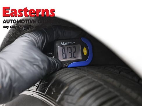 Used 2023 Chrysler Pacifica Touring-L FWD image 30