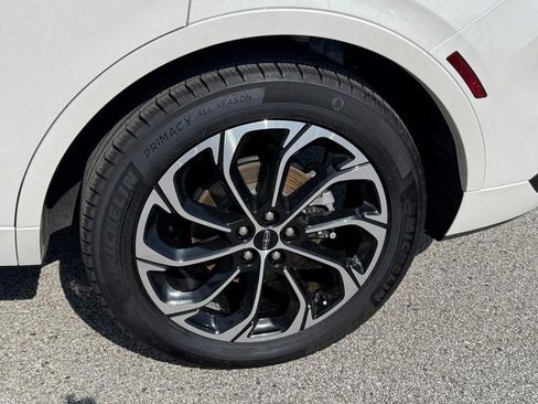 Certified 2025 Lincoln Nautilus Reserve image 27