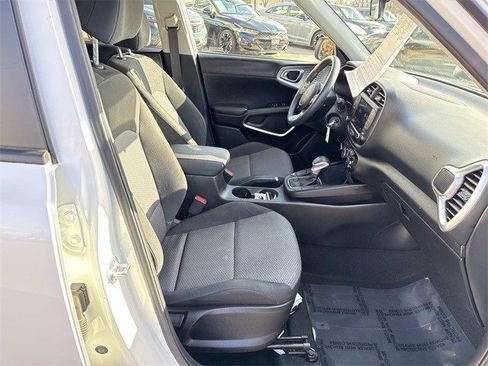 Certified 2023 Kia Soul LX w/ LX Technology Package image 9