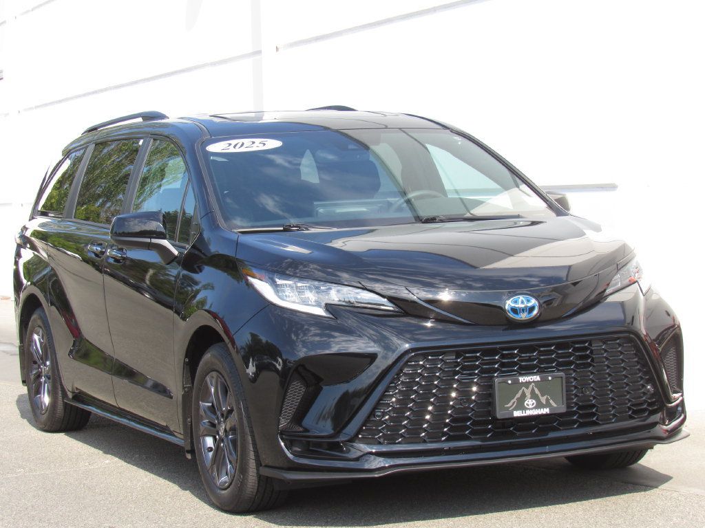 Used 2025 Toyota Sienna XSE AWD/4WD image 2