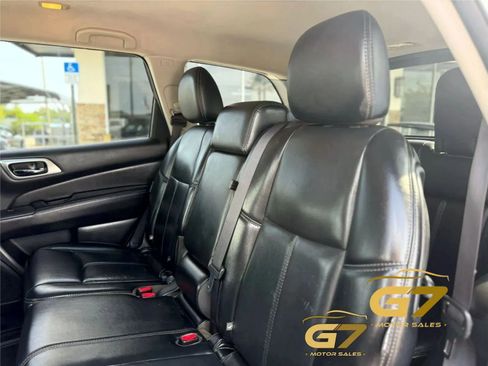 Used 2018 Nissan Pathfinder SL w/ Midnight Edition Package FWD image 15