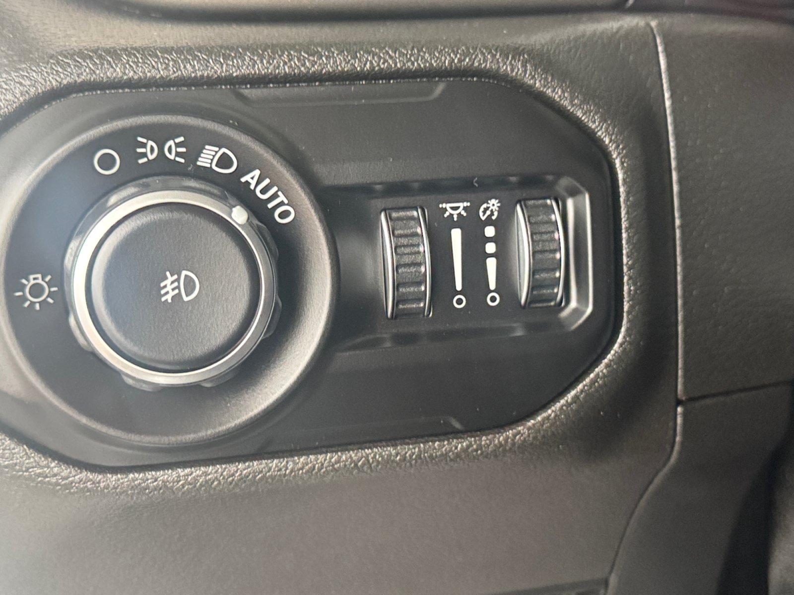 Used 2020 Jeep Wrangler Sport AWD/4WD image 23