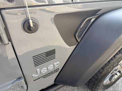 Used 2018 Jeep Wrangler Unlimited Sport S AWD/4WD image 32