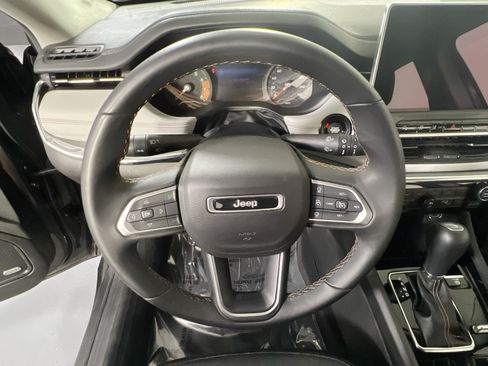 Used 2022 Jeep Compass Limited w/ Sun and Sound Group AWD/4WD image 11