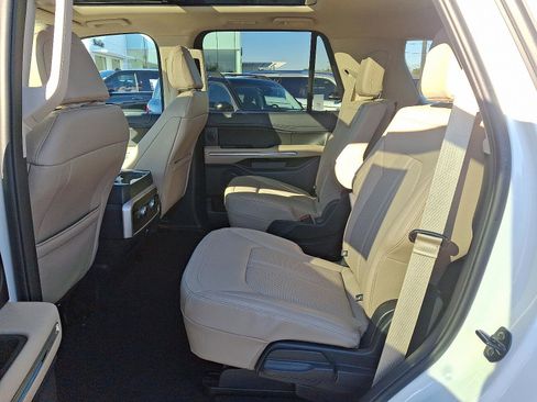 Used 2024 Ford Expedition Limited image 30