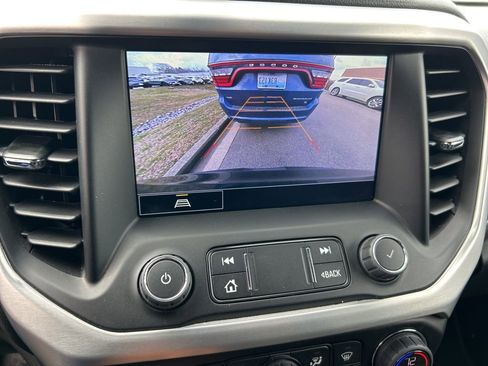 Used 2023 GMC Acadia SLT image 9