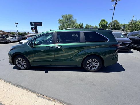 Used 2024 Toyota Sienna XLE w/ XLE Plus Package AWD/4WD image 7