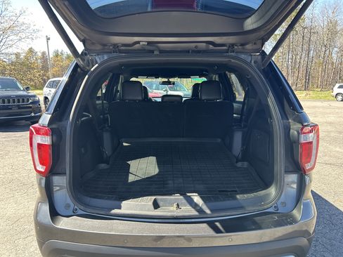 Used 2017 Ford Explorer XLT w/ XLT Technology Feature Bundle AWD/4WD image 11