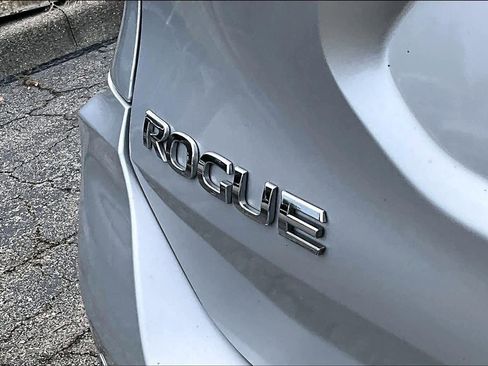 Used 2020 Nissan Rogue SV AWD/4WD image 10