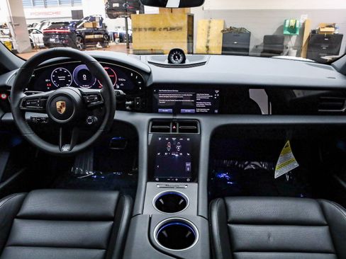 Used 2025 Porsche Taycan image 16