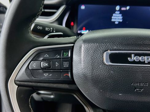 Used 2025 Jeep Grand Cherokee L Laredo RWD image 18