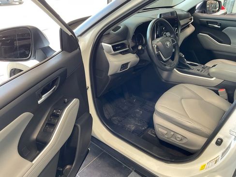 Used 2023 Toyota Highlander XLE image 8