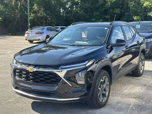 Used 2024 Chevrolet Trax LT FWD image 10