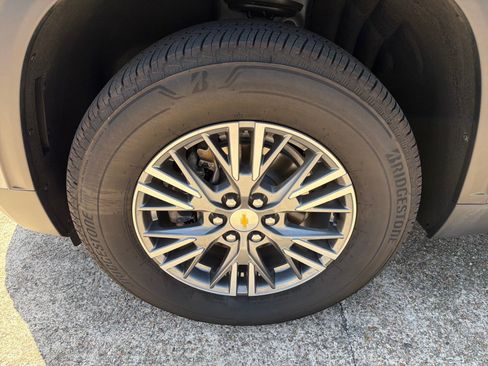 Used 2026 Chevrolet Traverse LT FWD image 23