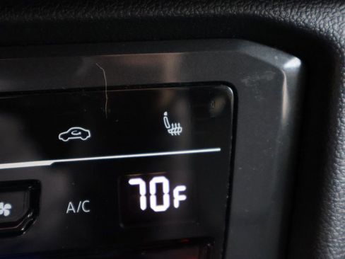 Used 2022 Volkswagen Tiguan SE image 26