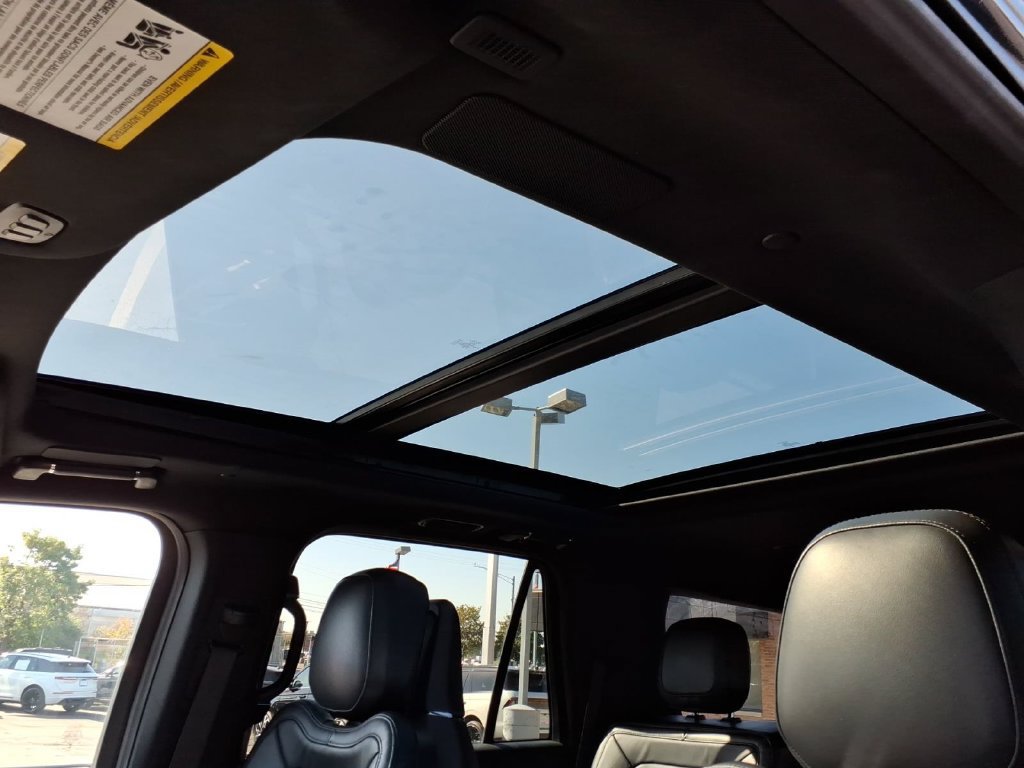 Used 2024 Lincoln Navigator Reserve AWD/4WD image 11
