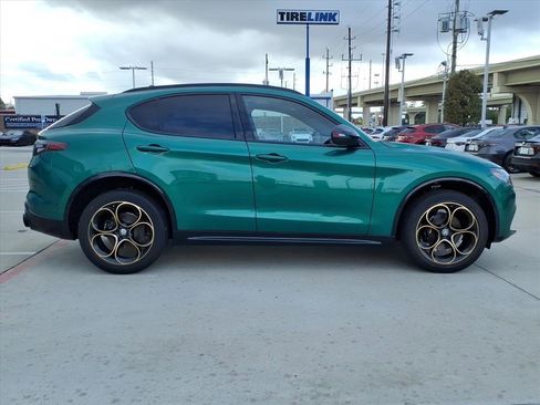 New 2025 Alfa Romeo Stelvio Sprint image 6
