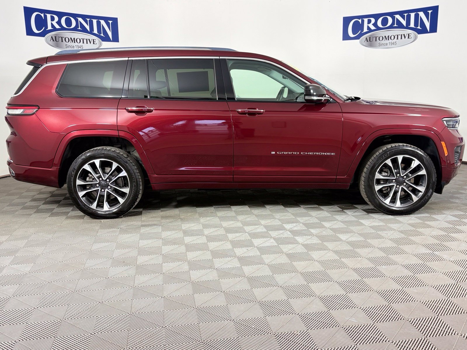 Used 2021 Jeep Grand Cherokee L Overland w/ Luxury Tech Group IV AWD/4WD image 34