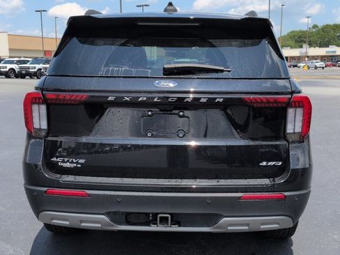 Certified 2025 Ford Explorer Active w/ Active Comfort Package AWD/4WD image 5